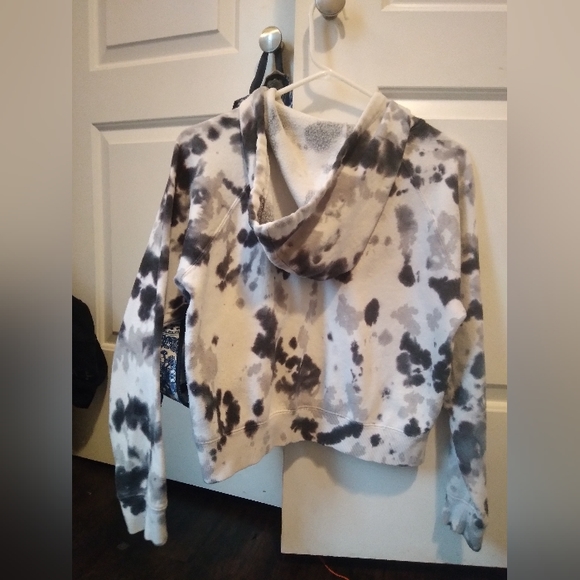 Black white and grey tide-dyed sweater - Picture 2 of 2